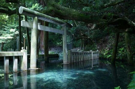 Example of a home carved in a rock. Credit to artist